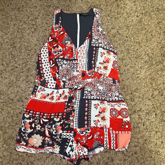 Guess Belle V-Neck Romper - Picture 1 of 7